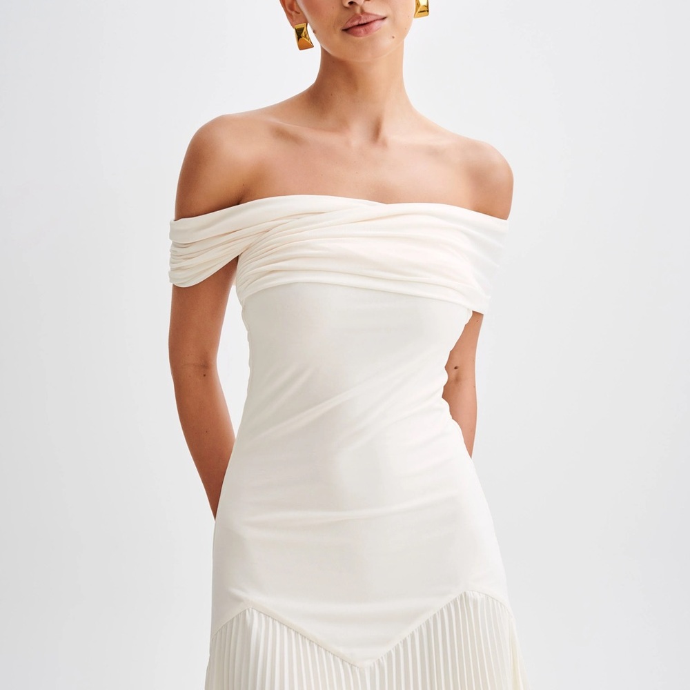 NWT - MESHKI - off shoulder dress in a creamy ivory